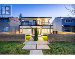 357 E 4th Street, North Vancouver, Ca