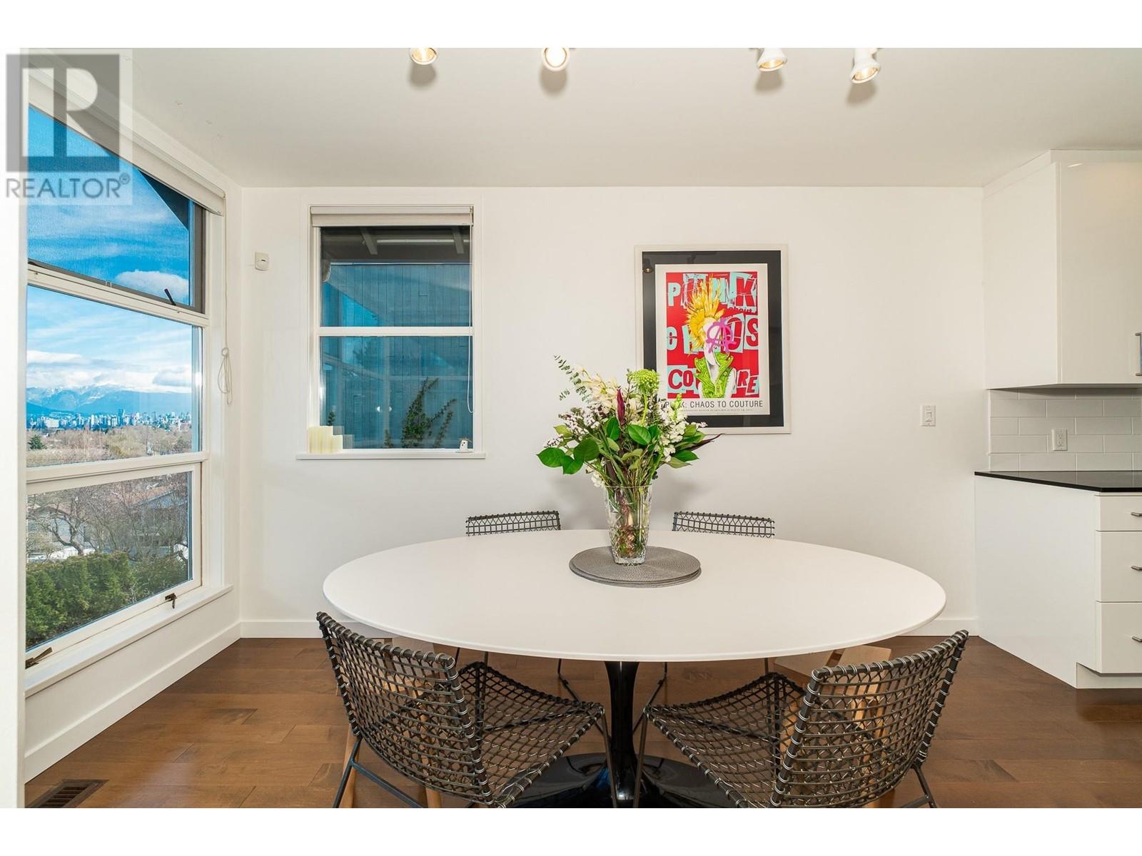 Listing Picture 11 of 28 : 3762 W 13TH AVENUE, Vancouver / 溫哥華 - 魯藝地產 Yvonne Lu Group - MLS Medallion Club Member