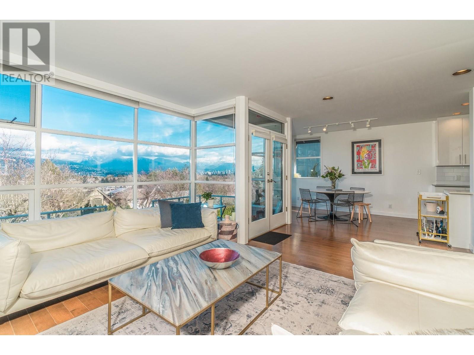 Listing Picture 5 of 28 : 3762 W 13TH AVENUE, Vancouver / 溫哥華 - 魯藝地產 Yvonne Lu Group - MLS Medallion Club Member