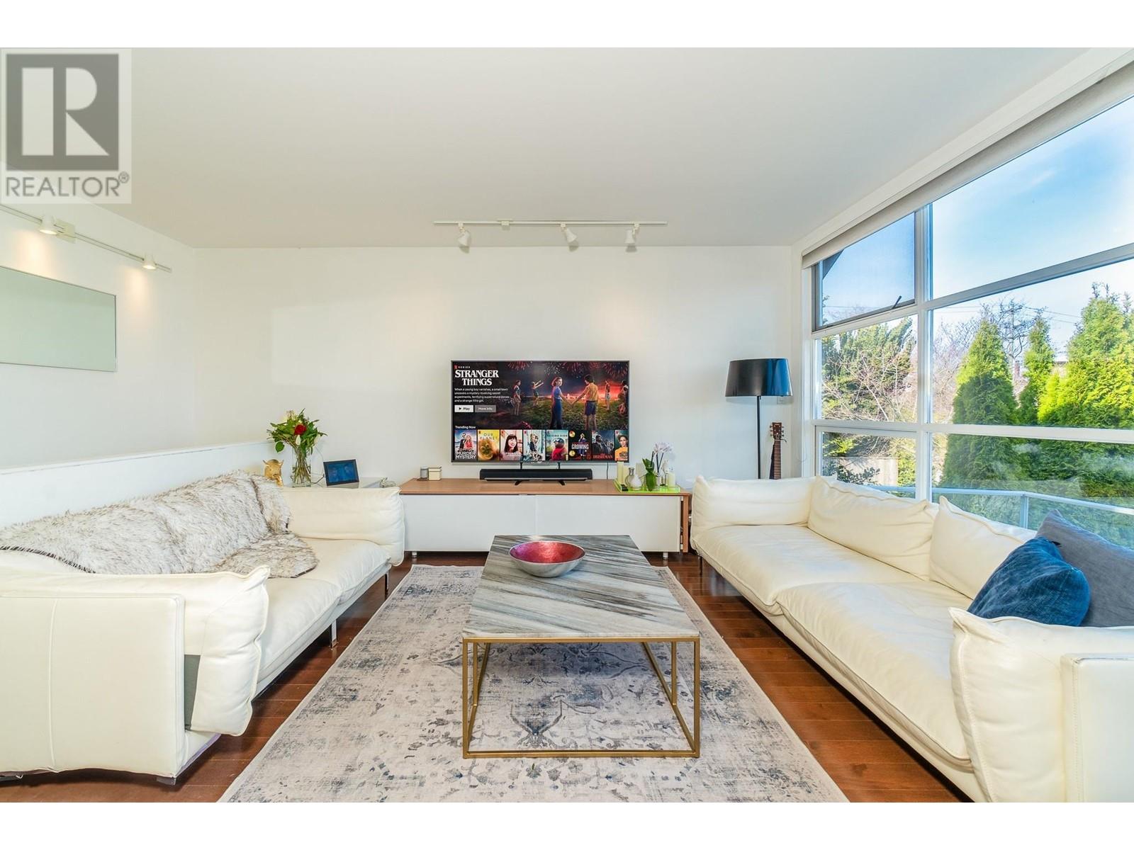 Listing Picture 7 of 28 : 3762 W 13TH AVENUE, Vancouver / 溫哥華 - 魯藝地產 Yvonne Lu Group - MLS Medallion Club Member