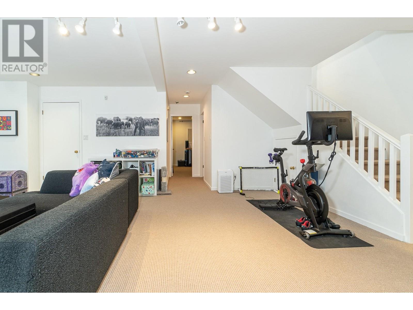 Listing Picture 18 of 28 : 3762 W 13TH AVENUE, Vancouver / 溫哥華 - 魯藝地產 Yvonne Lu Group - MLS Medallion Club Member