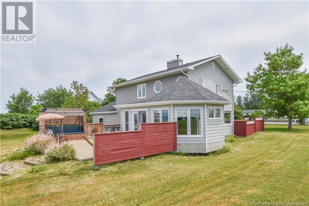 237 Saint-Pierre Est Boulevard, Caraquet, New Brunswick  E1W 1B7 - Photo 11 - NB102413