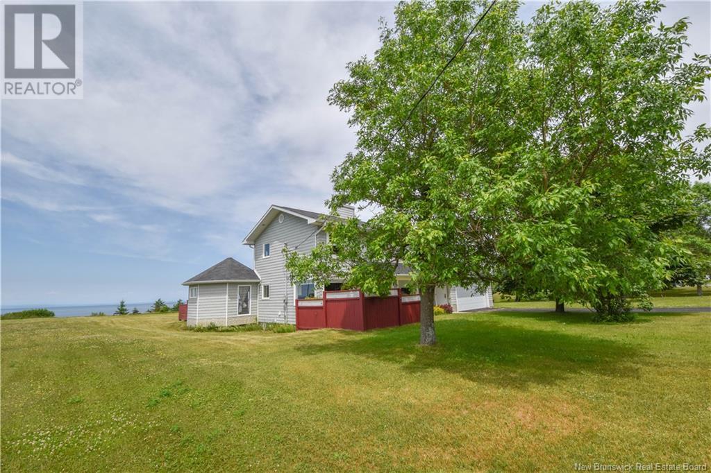 237 Saint-Pierre Est Boulevard, Caraquet, New Brunswick  E1W 1B7 - Photo 9 - NB102413