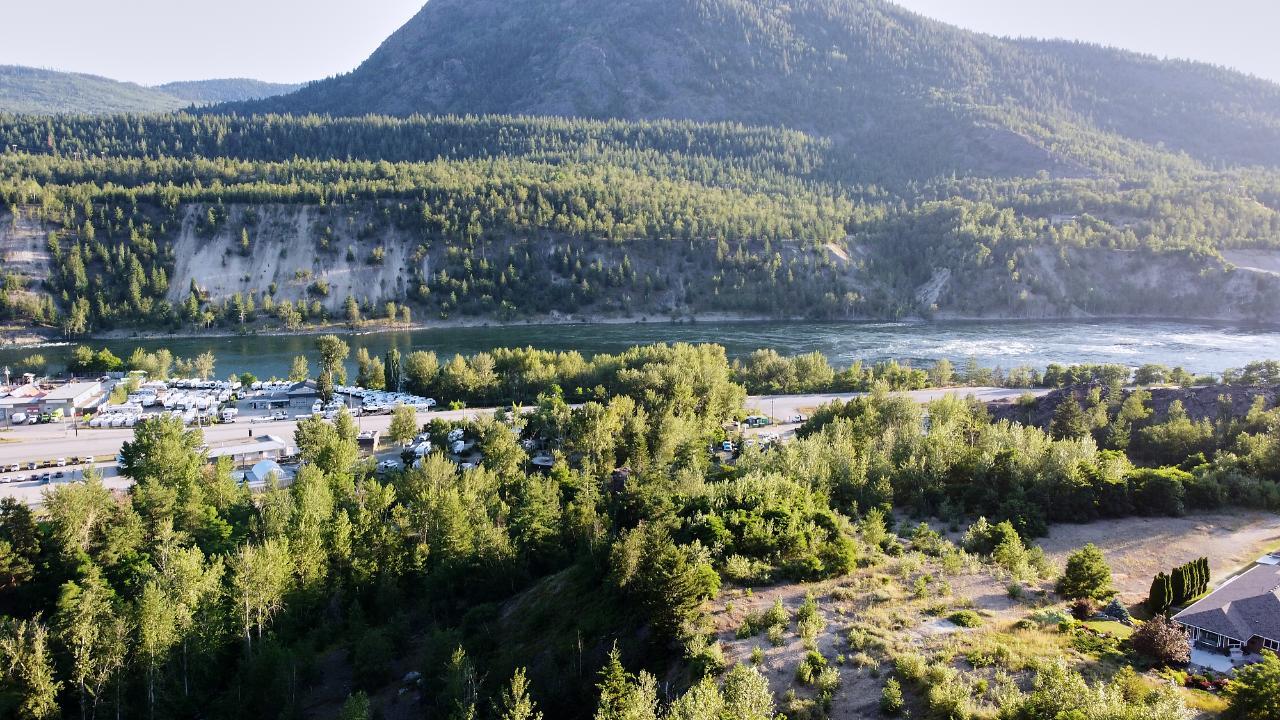 8000 DEVITO Drive, trail, British Columbia V1R4W2