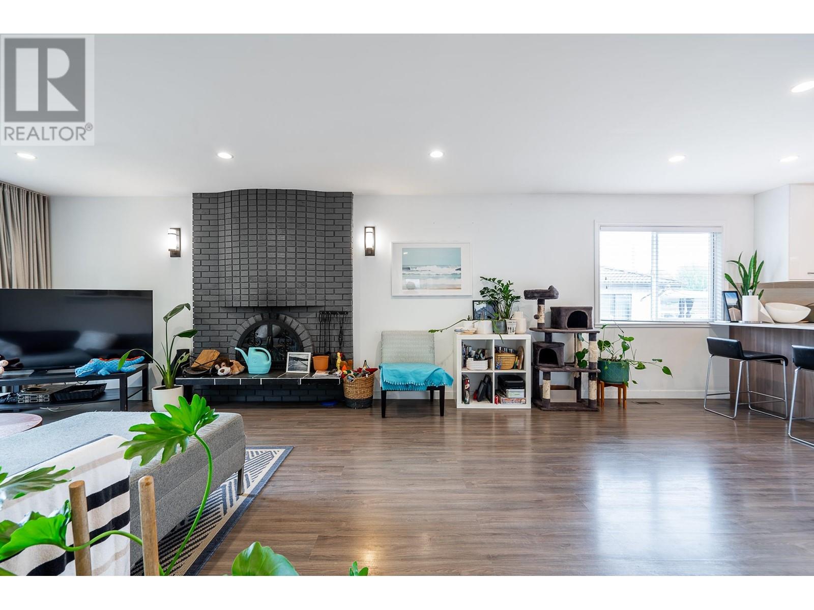 Property at 3605 E 27TH AVENUE image 3