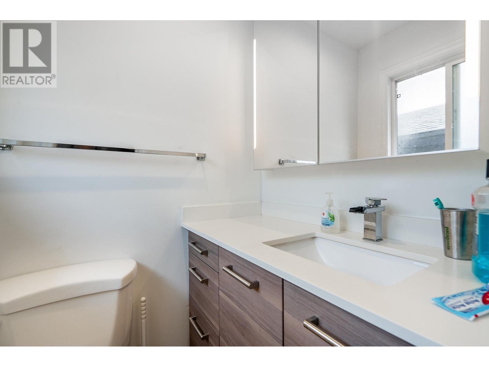3605 E 27th Avenue, Vancouver, British Columbia  V5R 1R3 - Photo 9 - R2900058