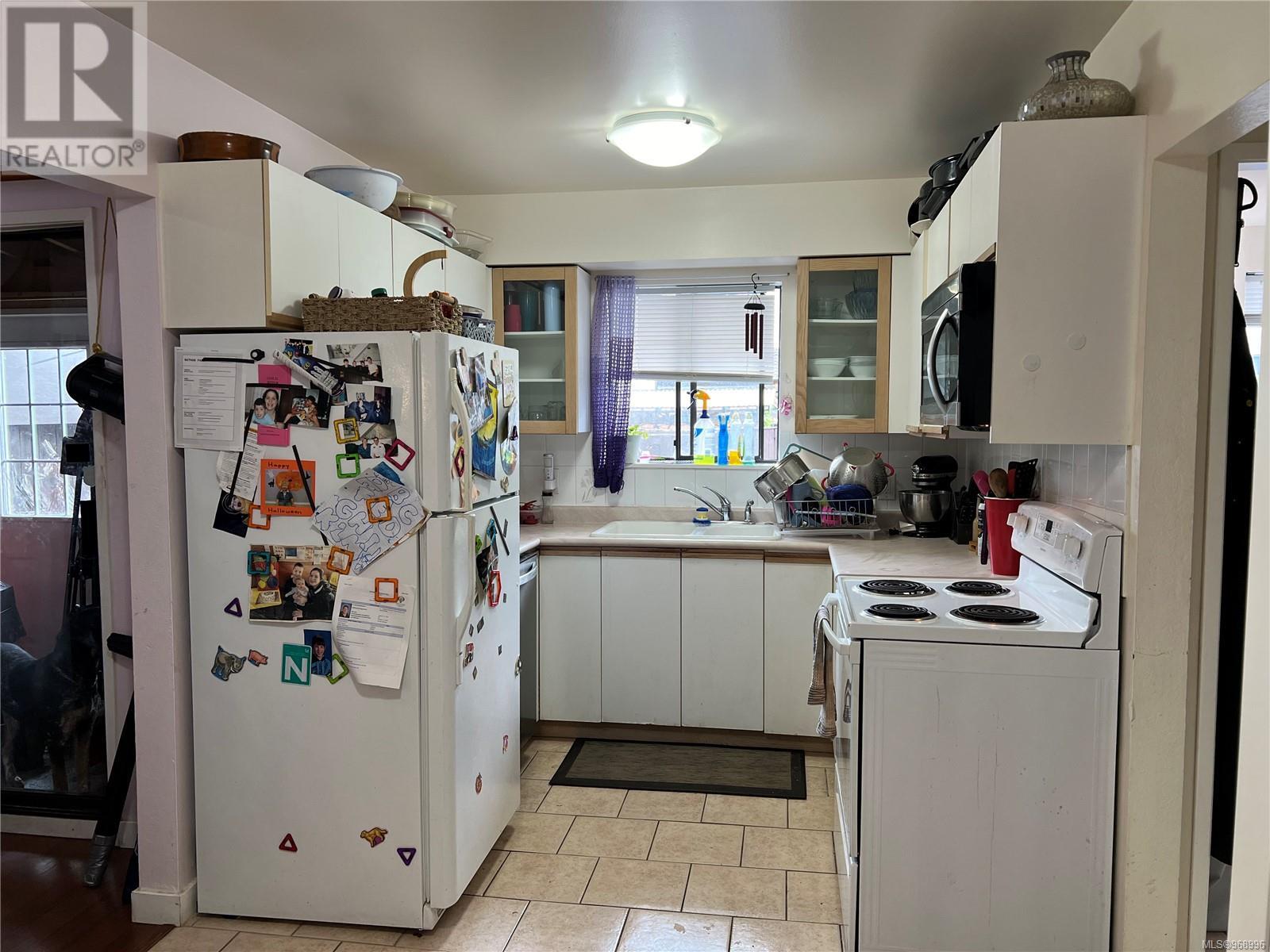 34 500 Muchalat Pl, Gold River, British Columbia  V0P 1G0 - Photo 2 - 968996