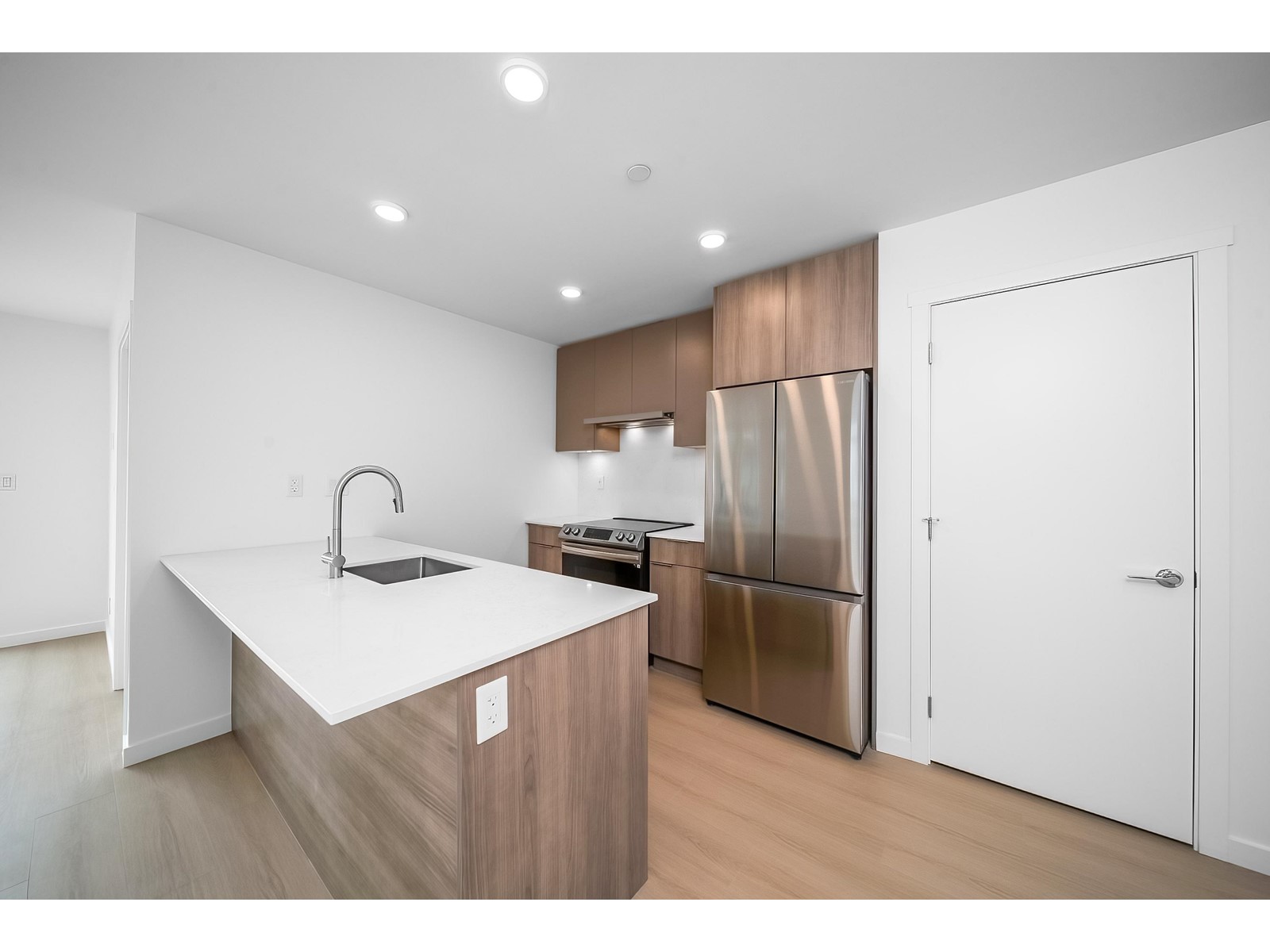 520 13968 Laurel Drive, Surrey, British Columbia  V3T 0S9 - Photo 6 - R2902371