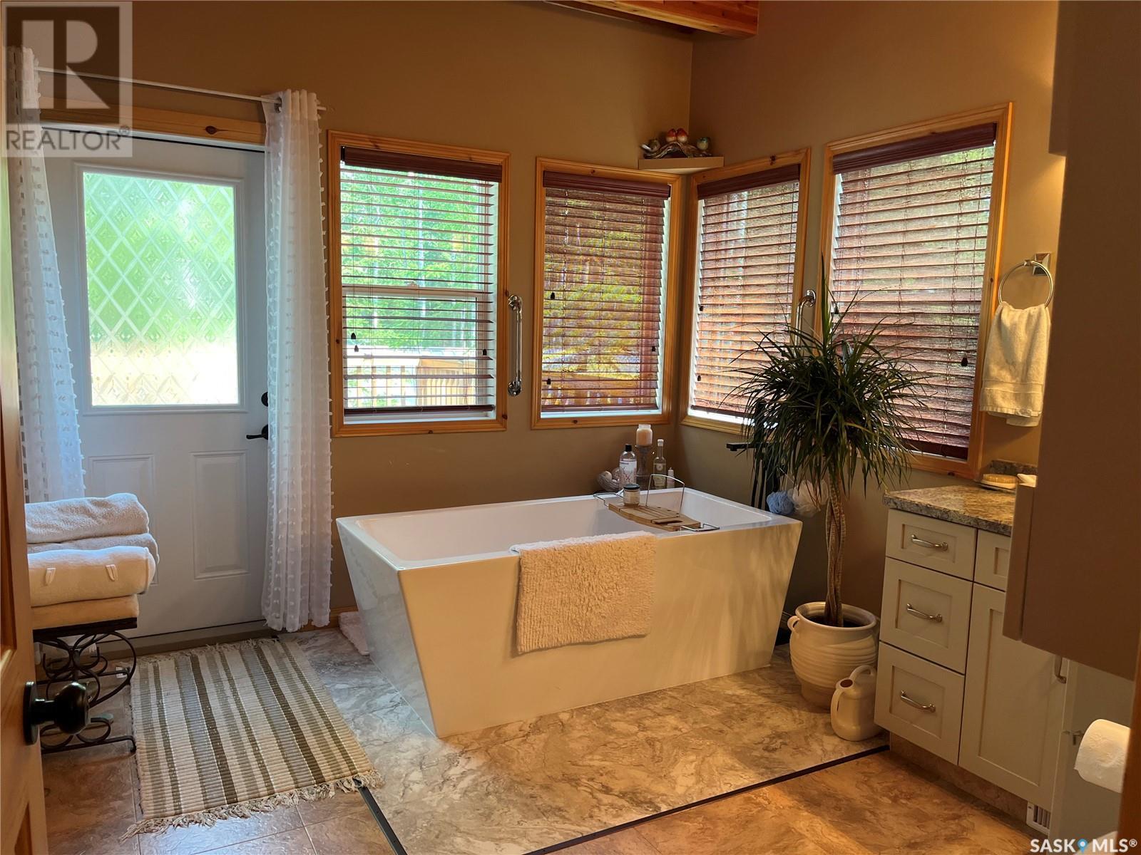 27a Delaronde Place, Delaronde Lake, Saskatchewan  S0J 0E0 - Photo 40 - SK975705