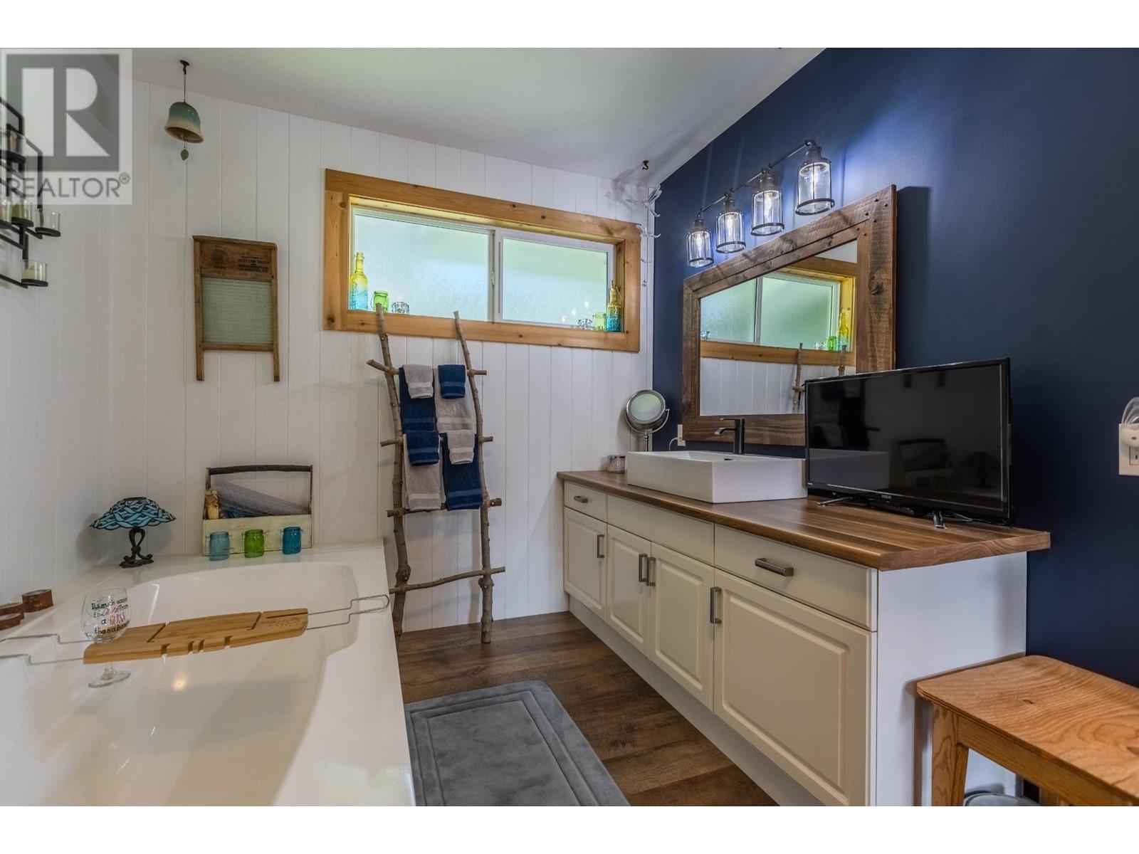 8716 Westsyde Road, Kamloops, British Columbia   - Photo 34 - 179676