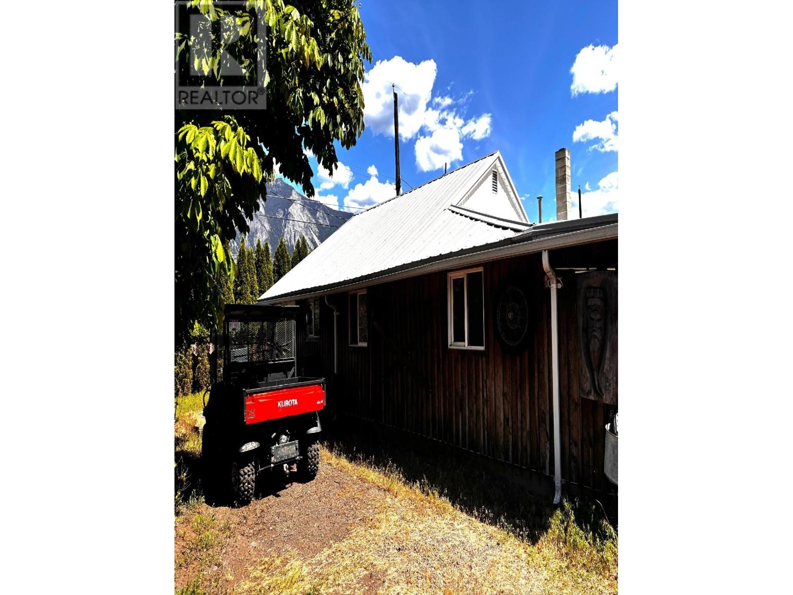 1207 RUSSEL ST, lillooet, British Columbia V0K1V0