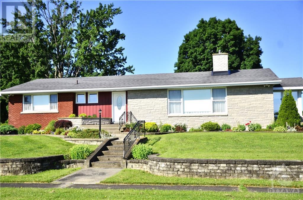 8 Elizabeth Drive, Iroquois, Ontario K0E 1K0 (27133995) — RE/MAX the