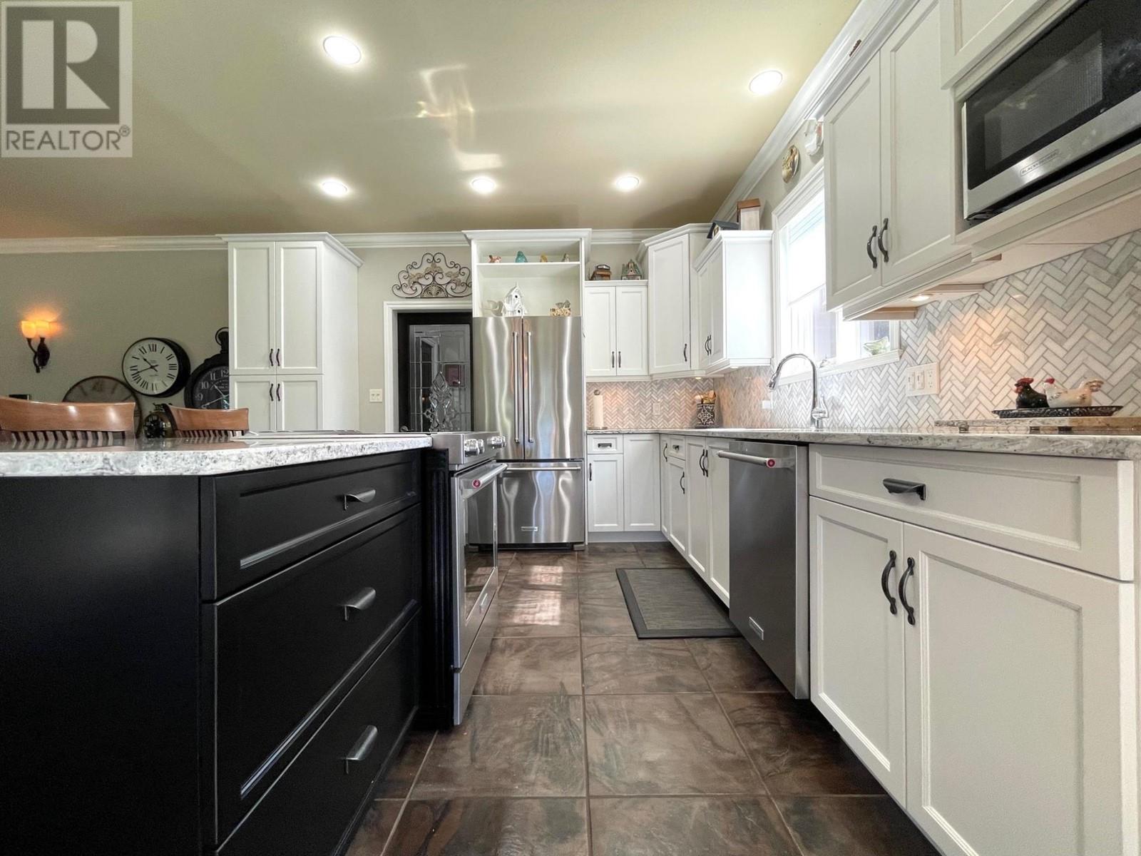 2210 Burgess Ave, Merritt, British Columbia  V1K 1R3 - Photo 4 - 179702