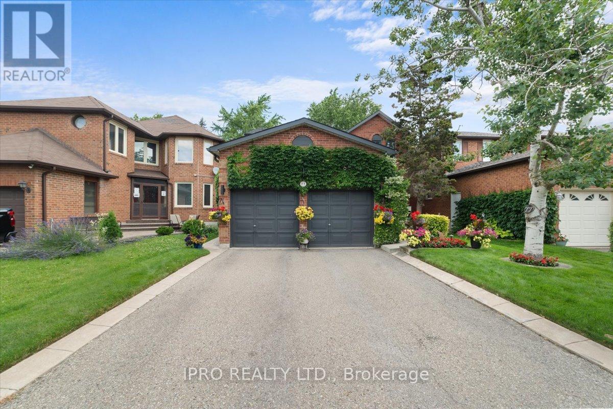 77 Lord Simcoe Drive, Brampton (Westgate), Ontario  L6S 5H1 - Photo 1 - W8491144