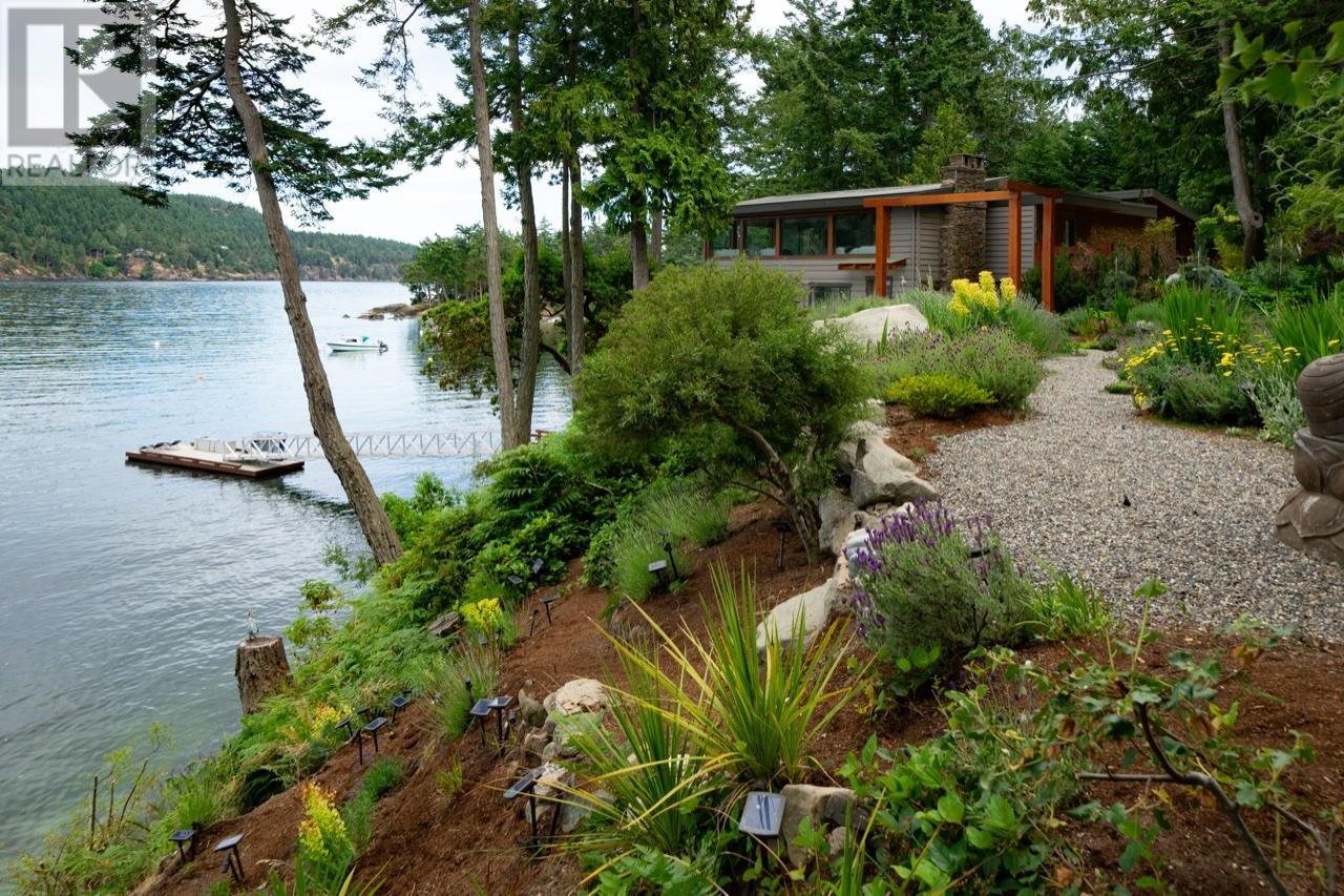 7909 Bedwell Drive, Pender Island, British Columbia  V0N 2M2 - Photo 2 - R2873589