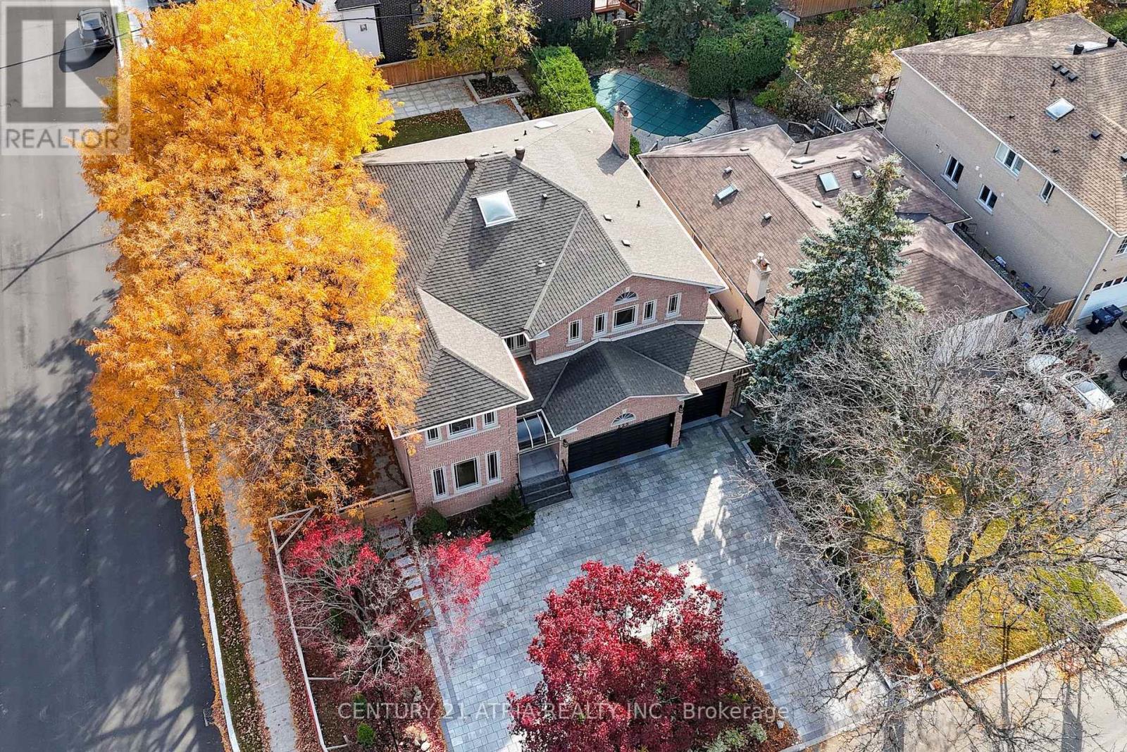 Property at 225 DUNVIEW AVENUE image 2