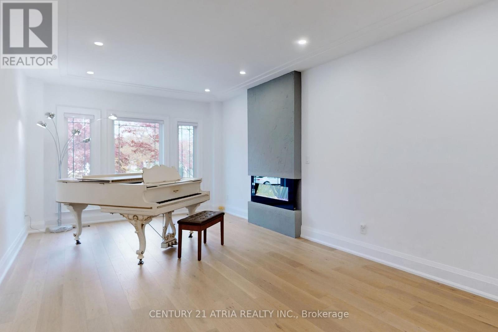 Property at 225 DUNVIEW AVENUE image 3