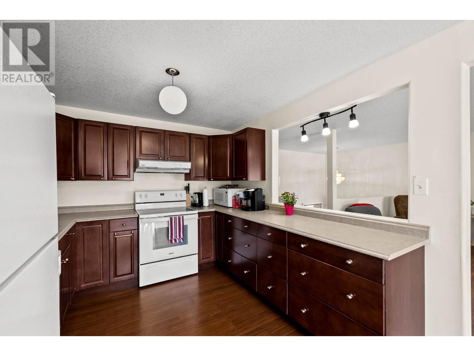1302/1304 Sitka Street, Kamloops, British Columbia  V2B 2V9 - Photo 12 - 179725