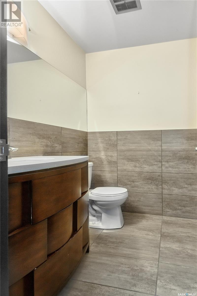 B 1102 1st Avenue W, Prince Albert, Saskatchewan  S6V 4Y6 - Photo 12 - SK976004