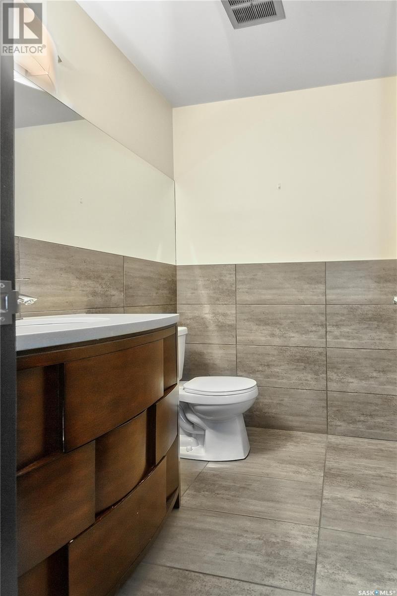 B 1102 1st Avenue W, Prince Albert, Saskatchewan  S6V 4Y6 - Photo 8 - SK976004