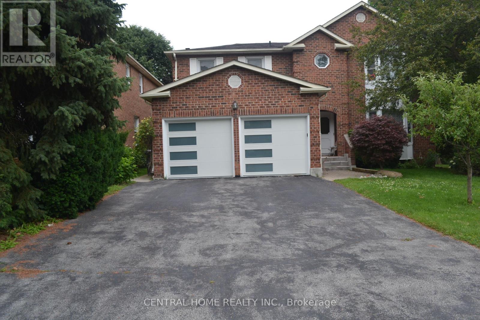 4 Robaldon Road, Toronto (Edenbridge-Humber Valley), Ontario  M9A 5A7 - Photo 2 - W9018102