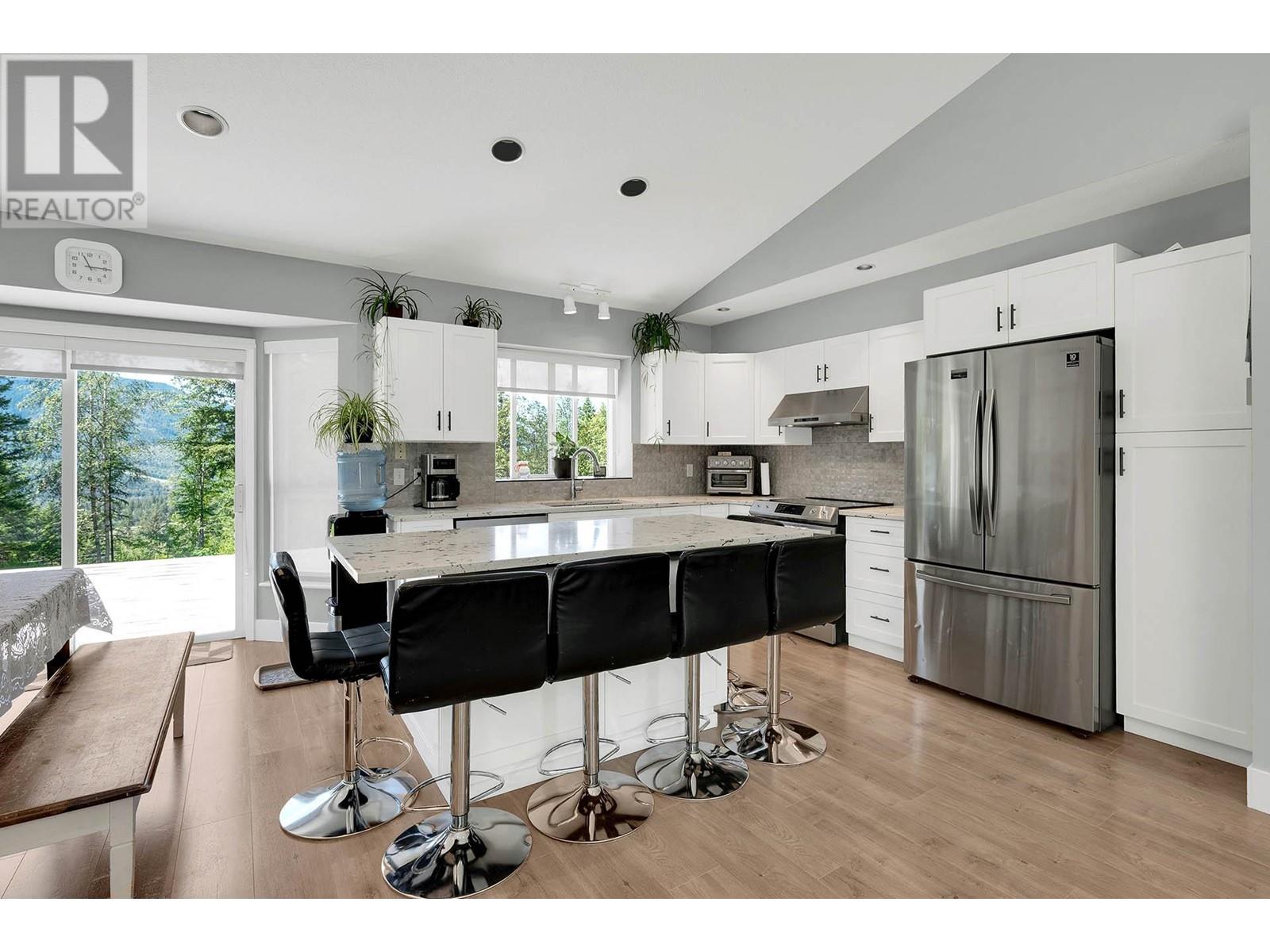 880 Heather Road, Clearwater, British Columbia  V0E 1N2 - Photo 8 - 179332