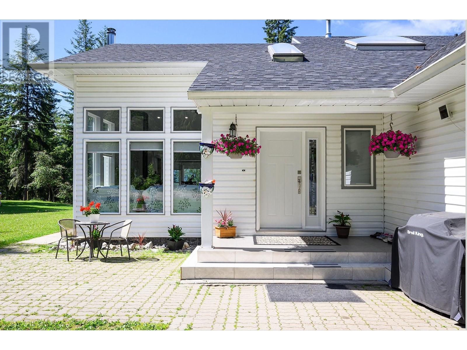 880 Heather Road, Clearwater, British Columbia  V0E 1N2 - Photo 2 - 179332