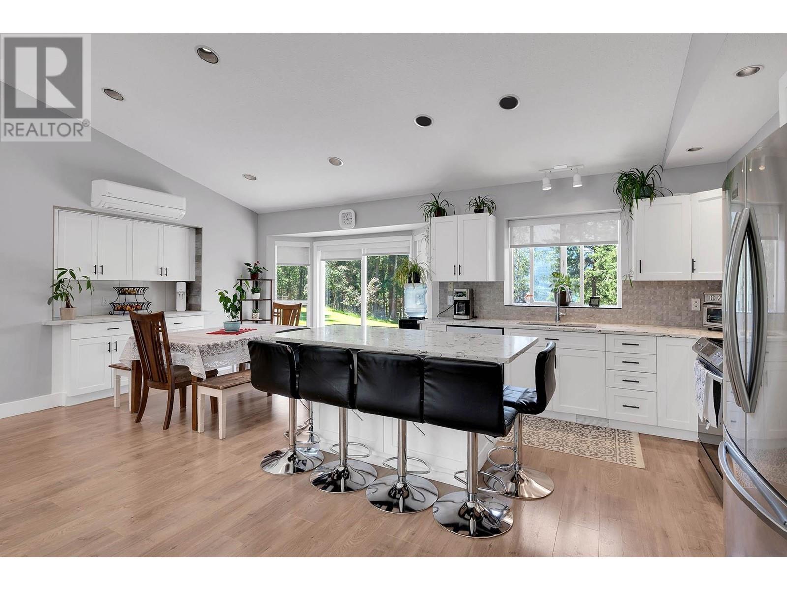 880 Heather Road, Clearwater, British Columbia  V0E 1N2 - Photo 5 - 179332