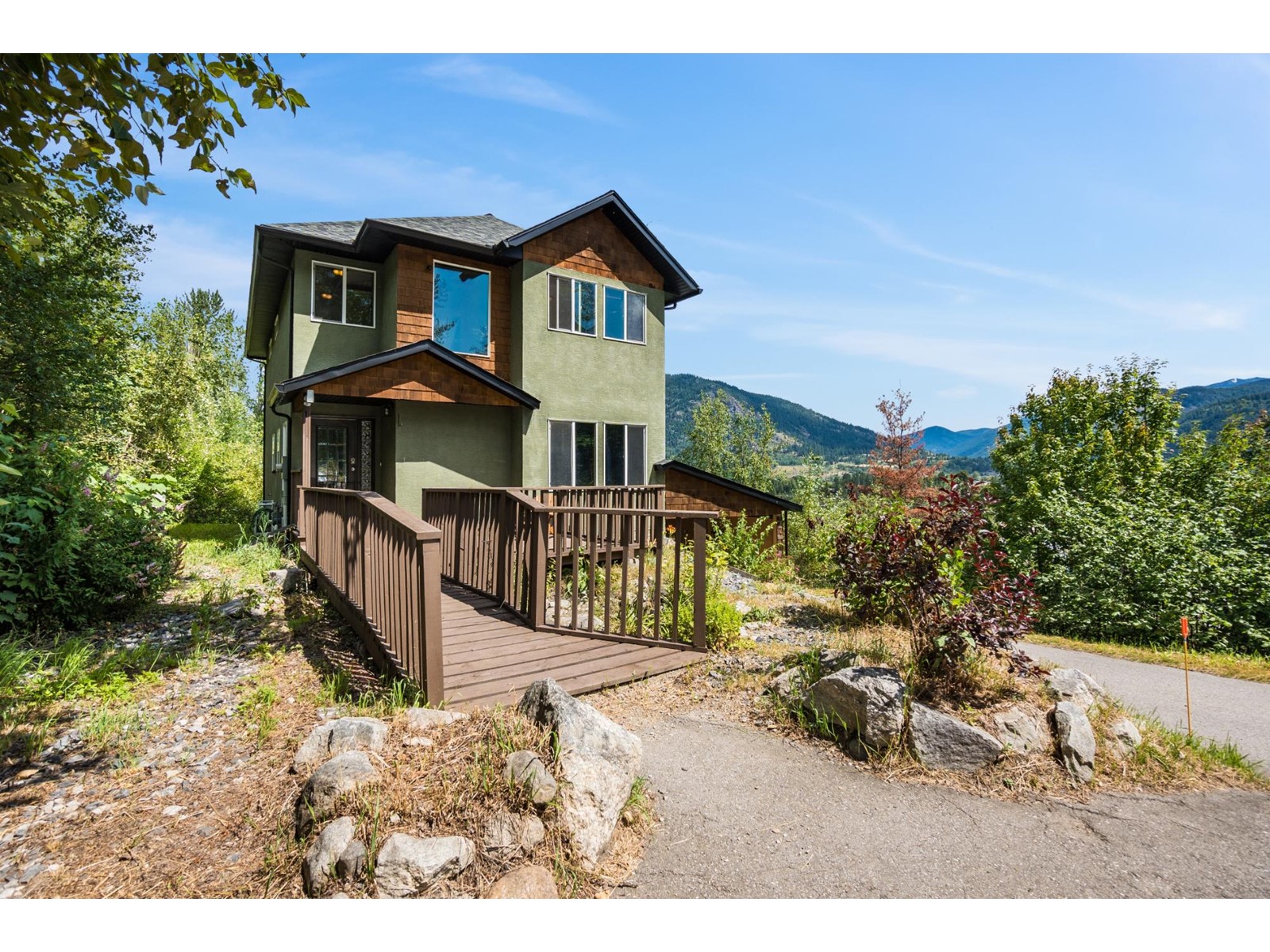 1533 Woodland Drive, Castlegar, British Columbia  V1N 4J4 - Photo 2 - 2478268