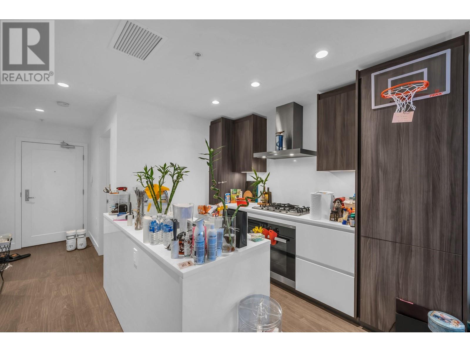 Listing Picture 3 of 24 : 860 6320 NO. 3 ROAD, Richmond / 烈治文 - 魯藝地產 Yvonne Lu Group - MLS Medallion Club Member