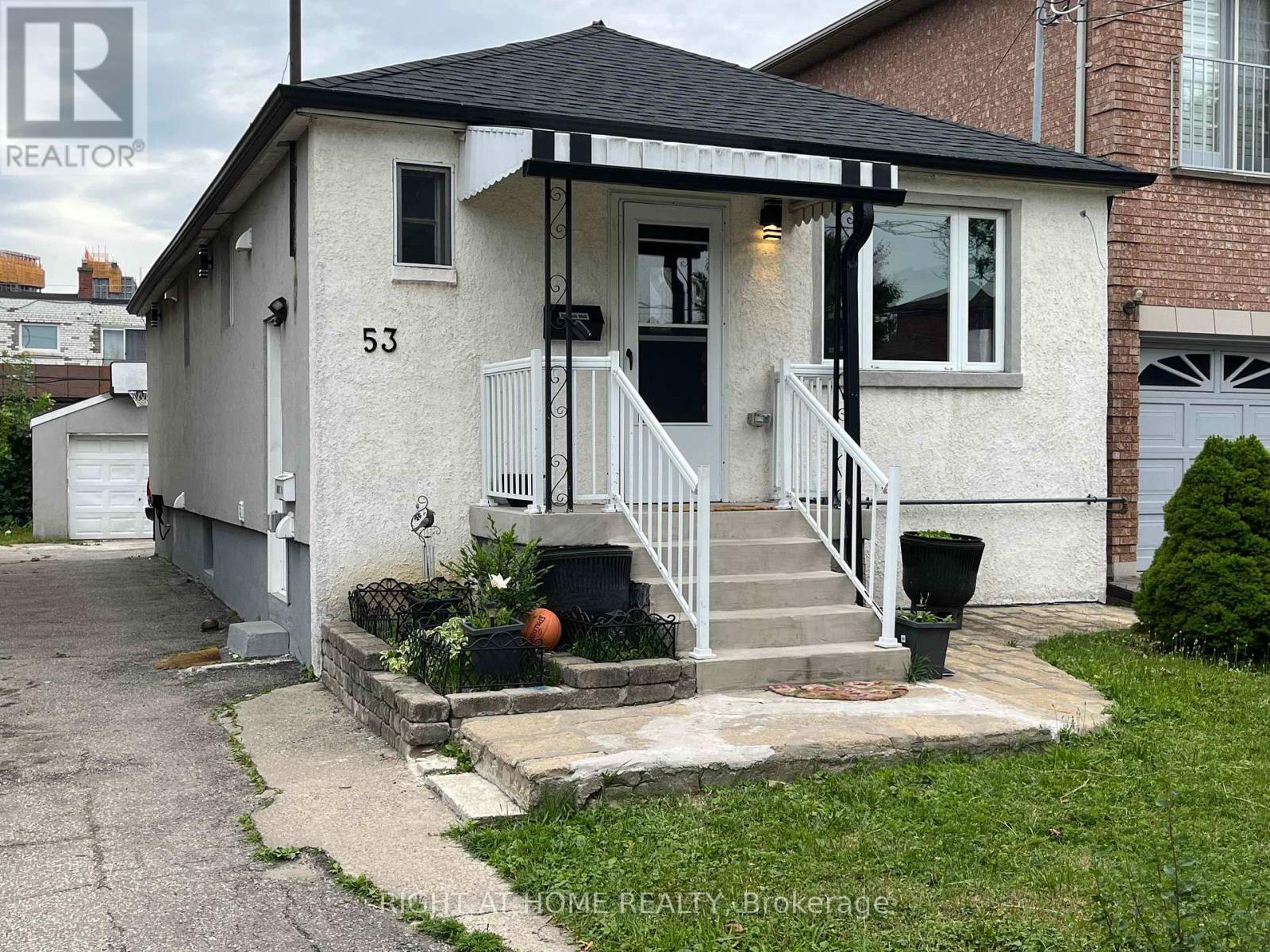 53 REGENT ROAD, toronto (downsview-roding-cfb), Ontario