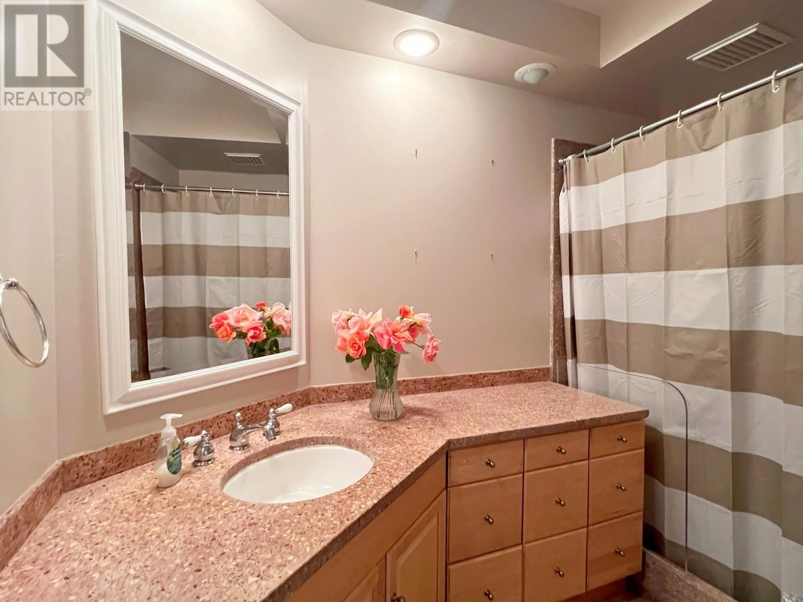 Listing Picture 21 of 22 : 3075 W 36TH AVENUE, Vancouver / 溫哥華 - 魯藝地產 Yvonne Lu Group - MLS Medallion Club Member