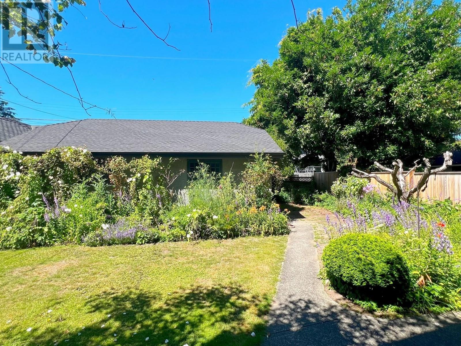 Listing Picture 22 of 22 : 3075 W 36TH AVENUE, Vancouver / 溫哥華 - 魯藝地產 Yvonne Lu Group - MLS Medallion Club Member