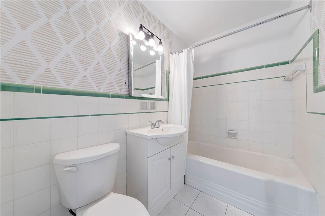 2052 Courtland Drive, Unit #304, Burlington, Ontario  L7R 1R8 - Photo 13 - H4199584