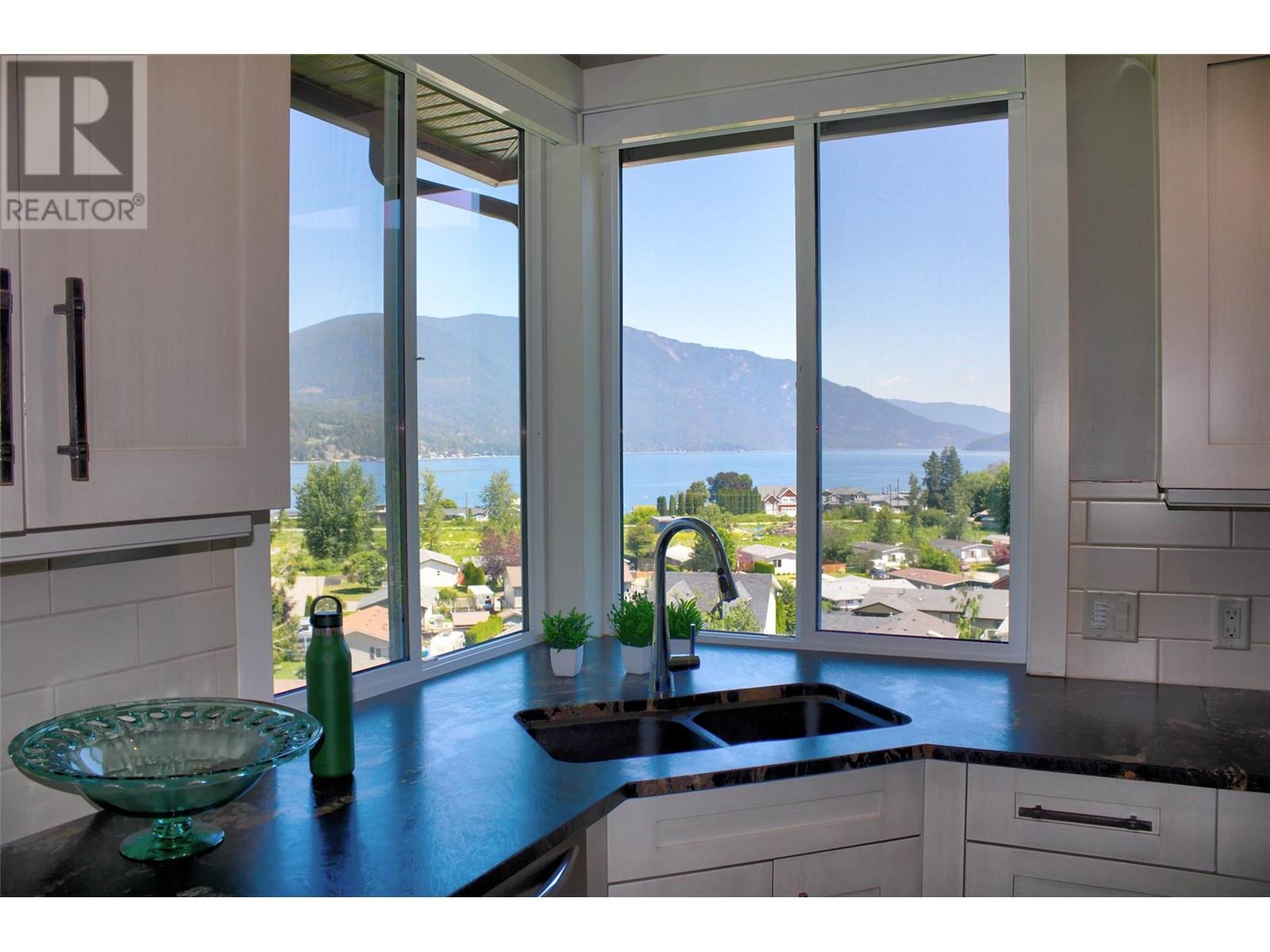 4551 71 Avenue NE Salmon Arm