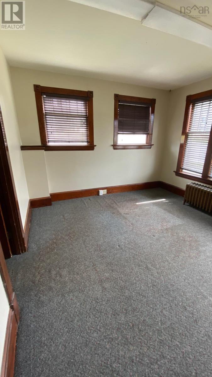 93 Dufferin Street, Bridgewater, Nova Scotia  B4V 2G4 - Photo 4 - 202410645