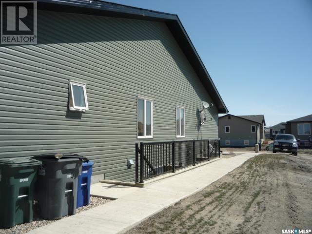 3 201 Carlyle Avenue, Carlyle, Saskatchewan  S0C 0R0 - Photo 3 - SK976176