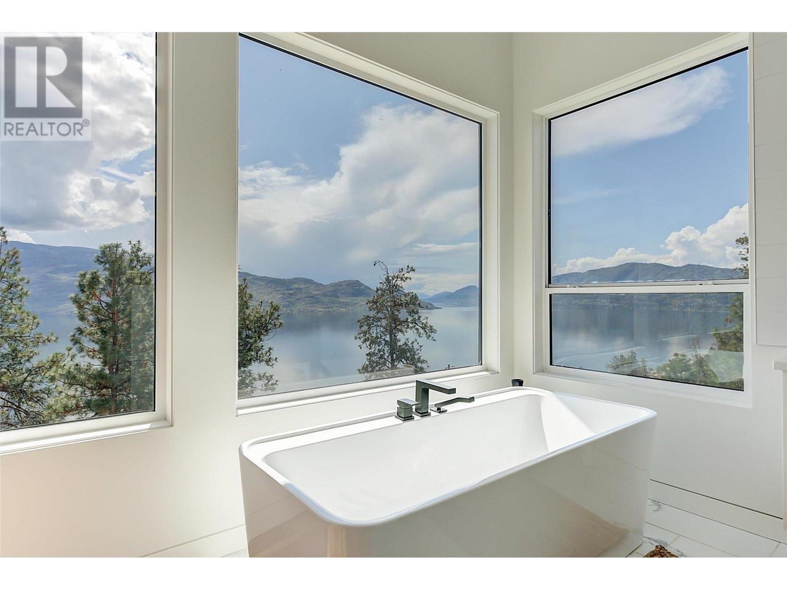 5843 Somerset Avenue Peachland Photo 10