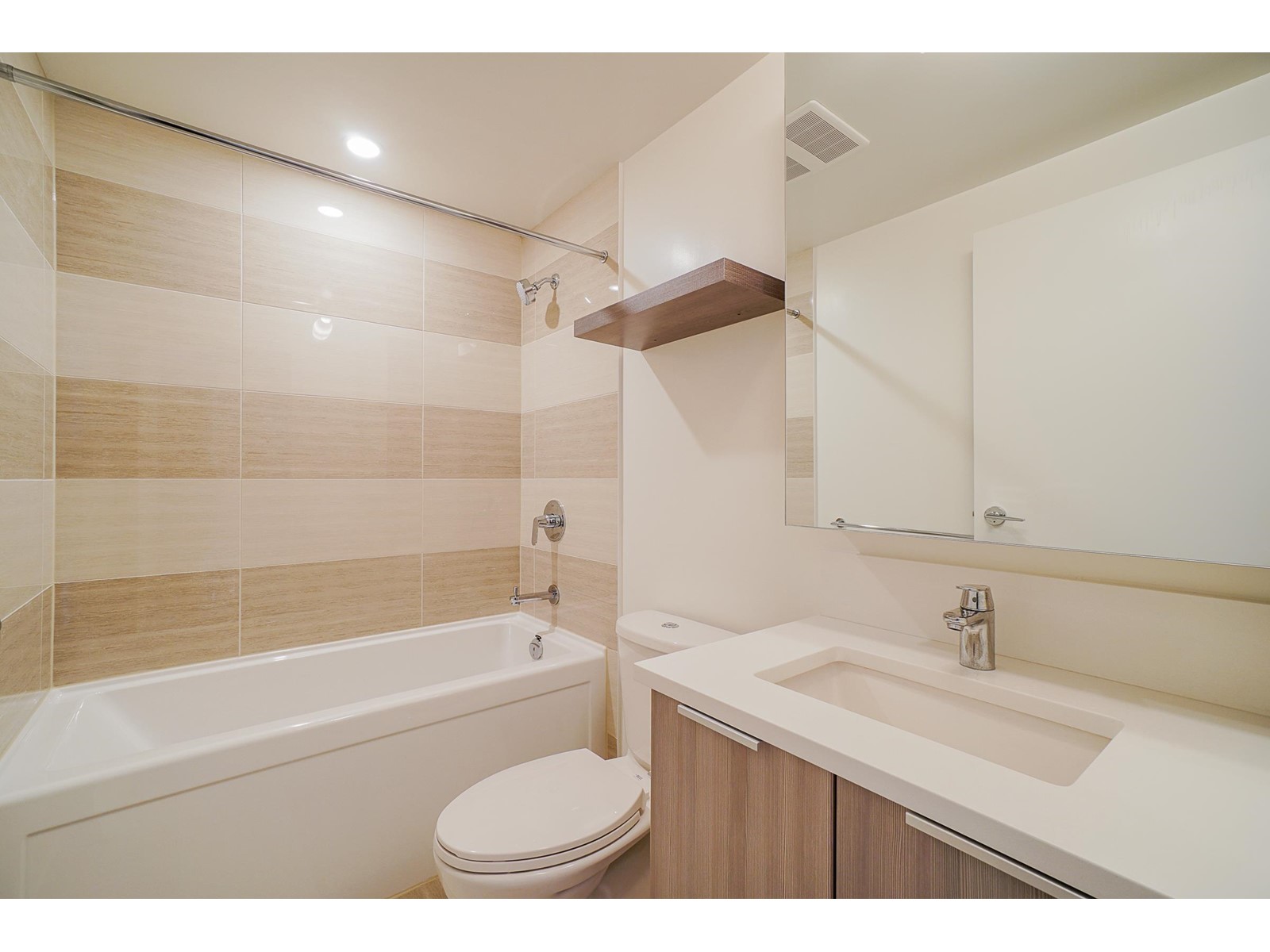 2411 13308 Central Avenue, Surrey, British Columbia  V3T 0M4 - Photo 16 - R2903472