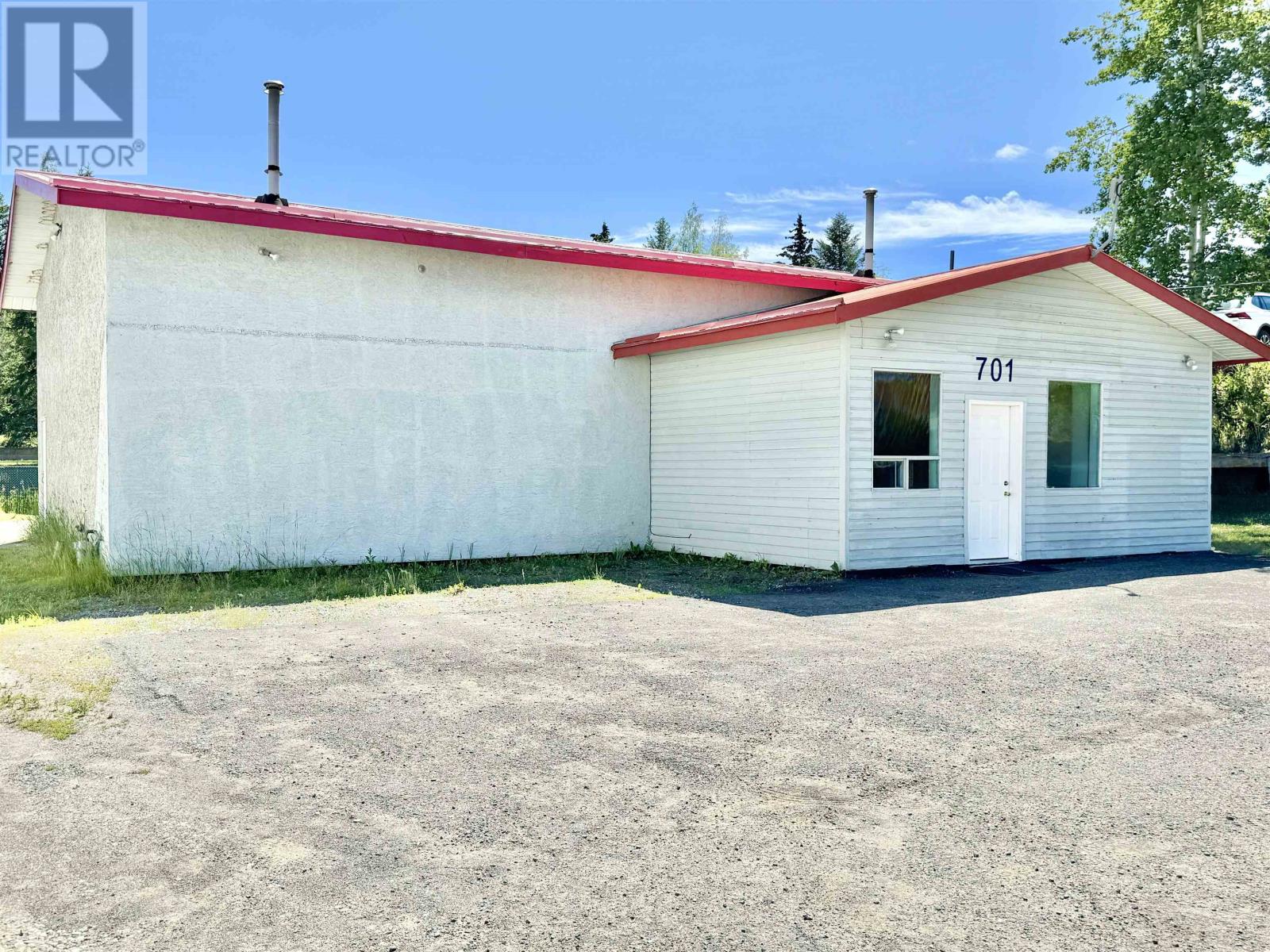 701 Alder Avenue, 100 Mile House, British Columbia V0K 2E0 - Photo 2 - C8061383