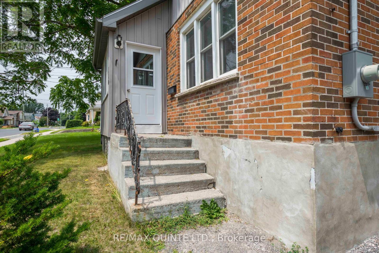 110 Moira Street W, Belleville, Ontario  K8P 1S9 - Photo 2 - X9031493