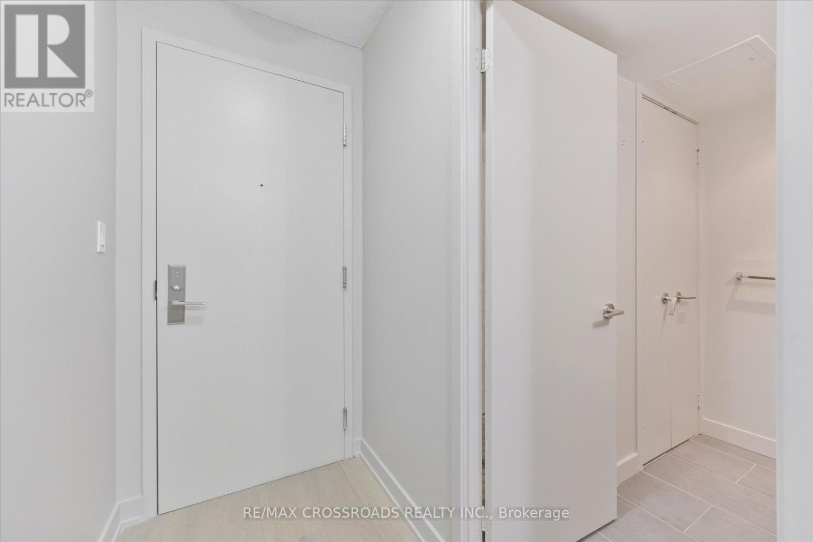 506 - 126 Simcoe Street, Toronto (Waterfront Communities), Ontario  M5H 4E6 - Photo 6 - C9032243