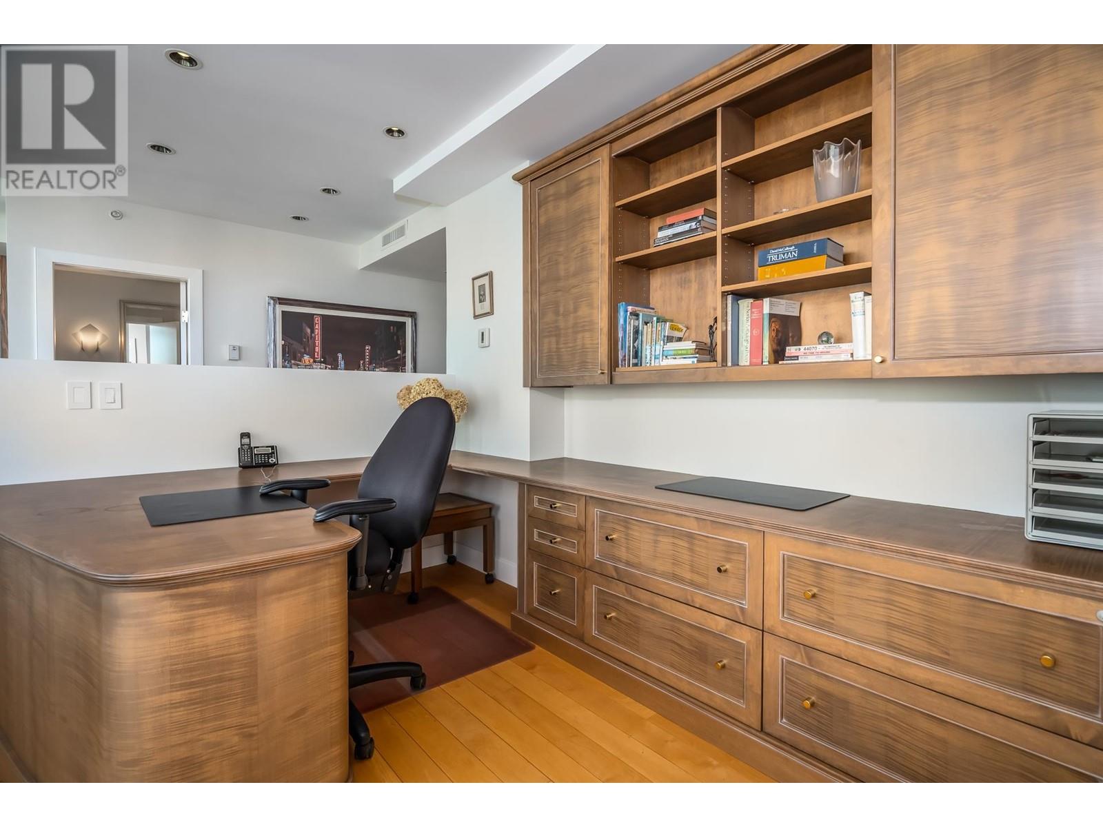 Listing Picture 28 of 39 : PH13 1717 BAYSHORE DRIVE, Vancouver / 溫哥華 - 魯藝地產 Yvonne Lu Group - MLS Medallion Club Member