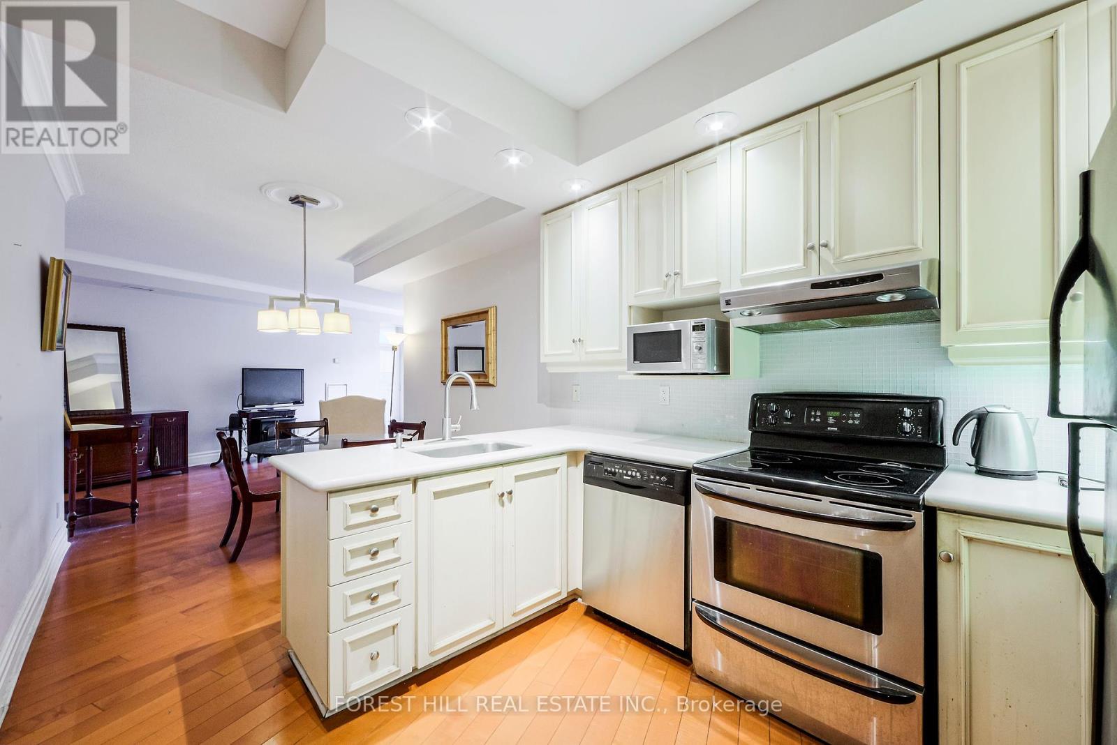 311 - 10 Old York Mills Road, Toronto (St. Andrew-Windfields), Ontario  M2P 2G4 - Photo 13 - C9008917