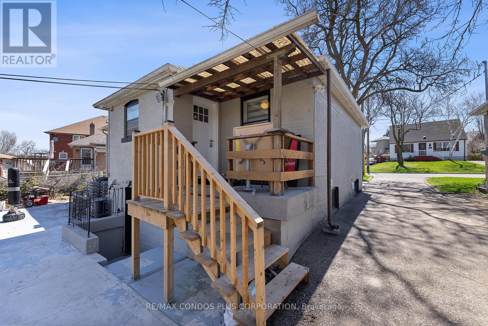 56 Lovilla Boulevard, Toronto (Humberlea-Pelmo Park), Ontario  M9M 1C5 - Photo 36 - W9032563