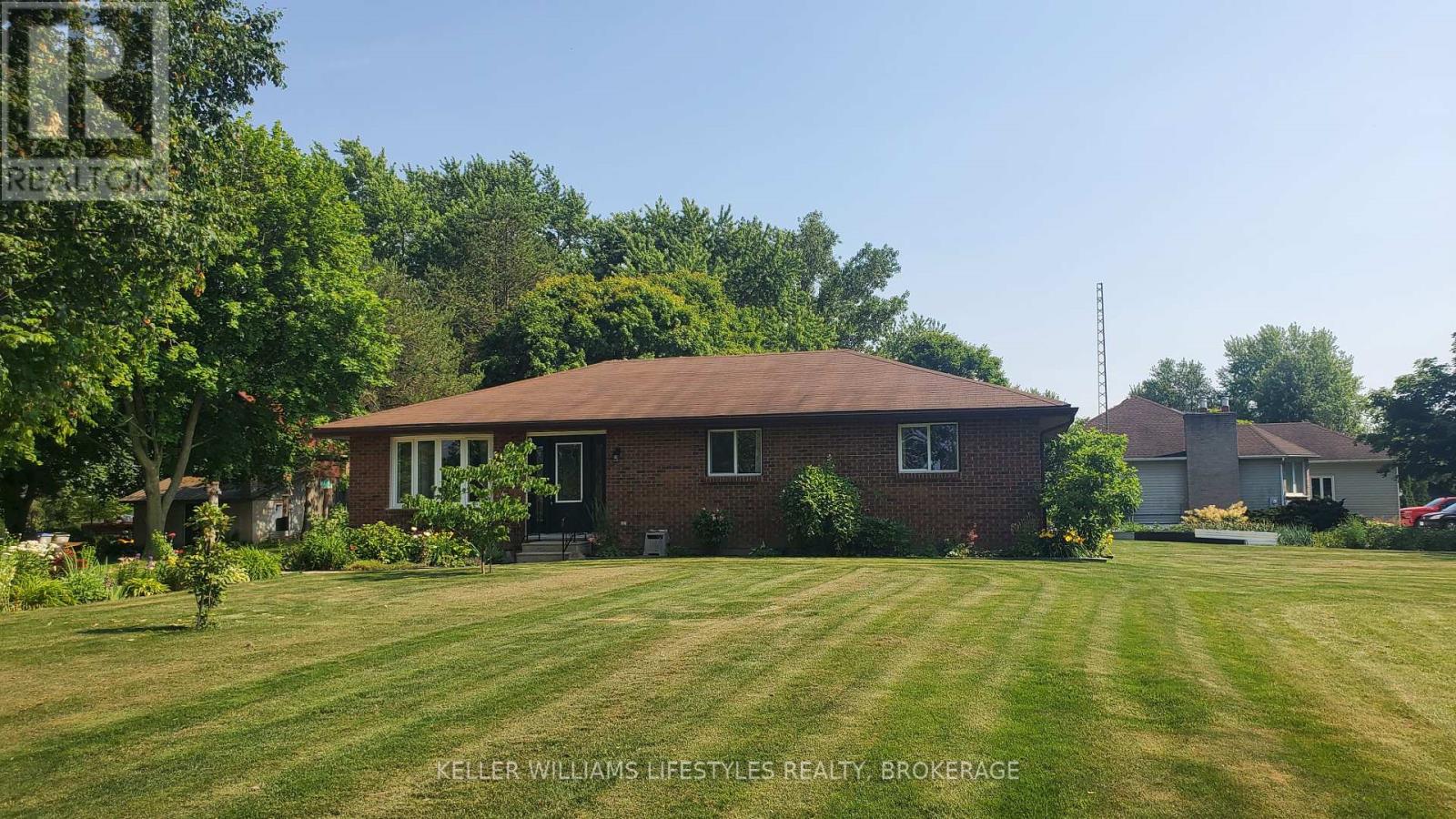 33977 Queen Street, Bluewater (St. Joseph), Ontario  N0M 2T0 - Photo 1 - X8286548