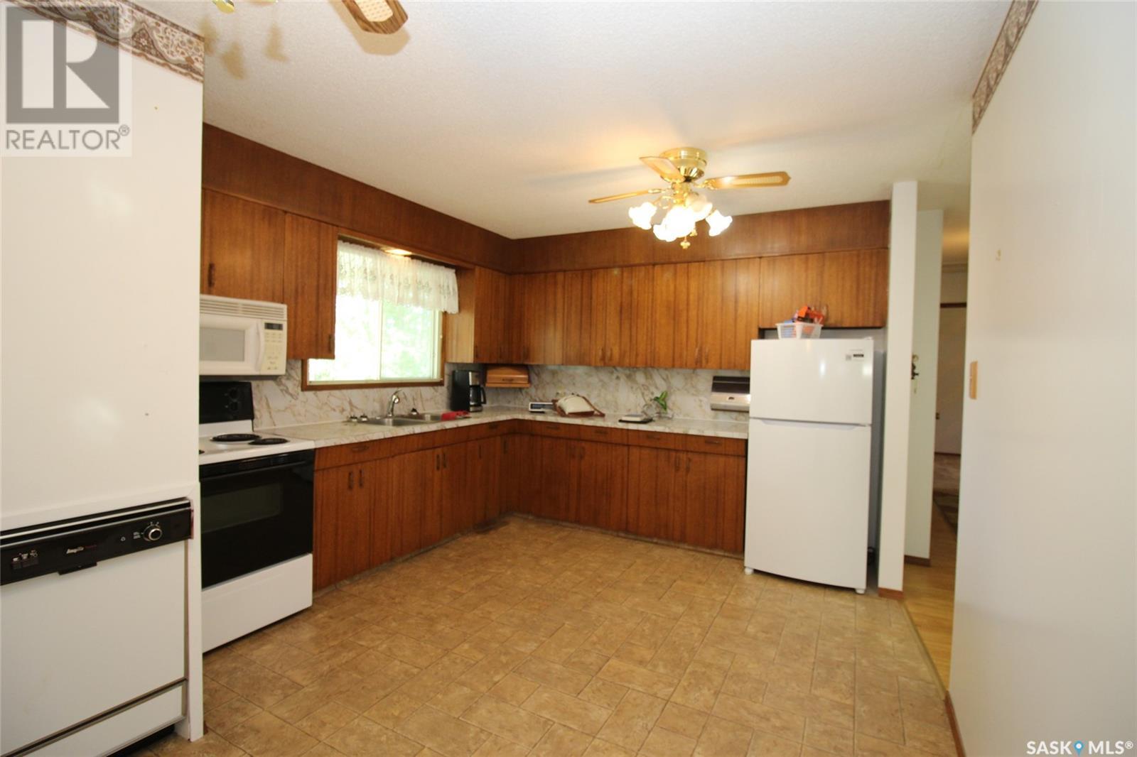 496 3rd Avenue E, Shaunavon, Saskatchewan  S0N 2M0 - Photo 4 - SK976344