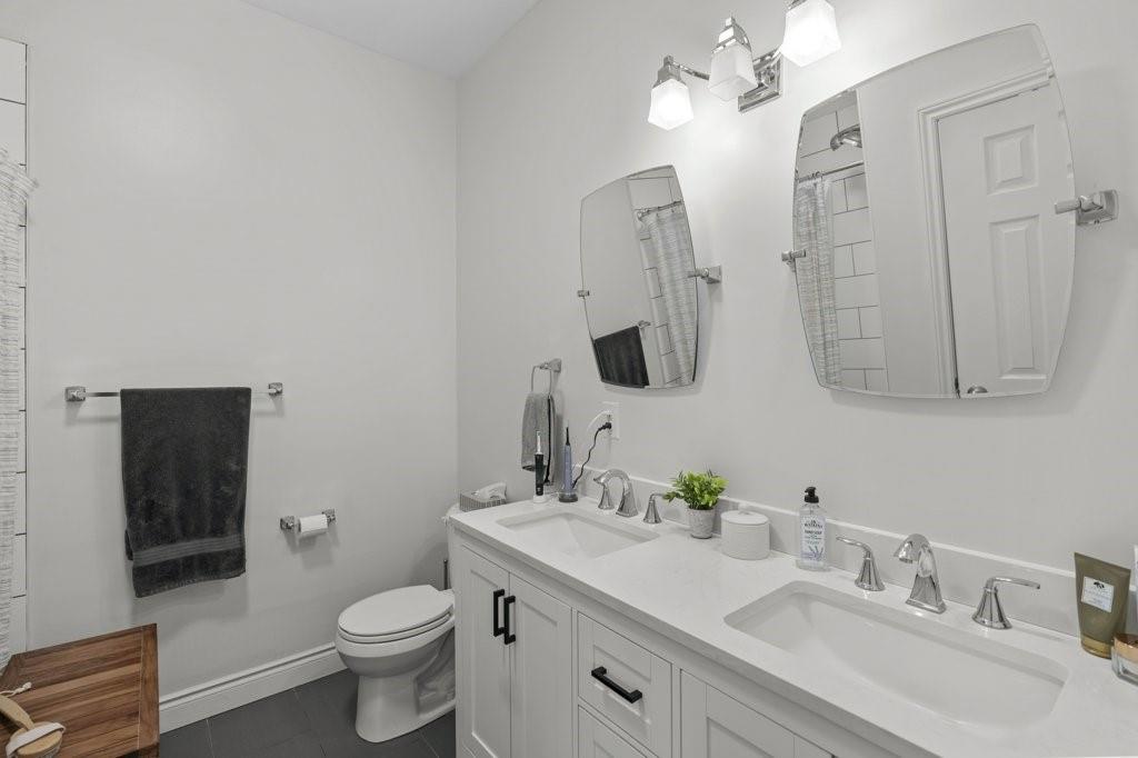 Image of property at 350 JOHN Street N