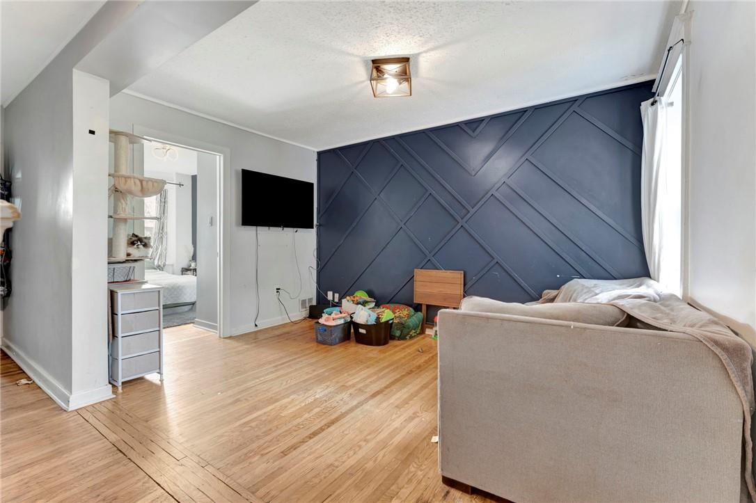 Image of property at 171 BALMORAL Avenue N