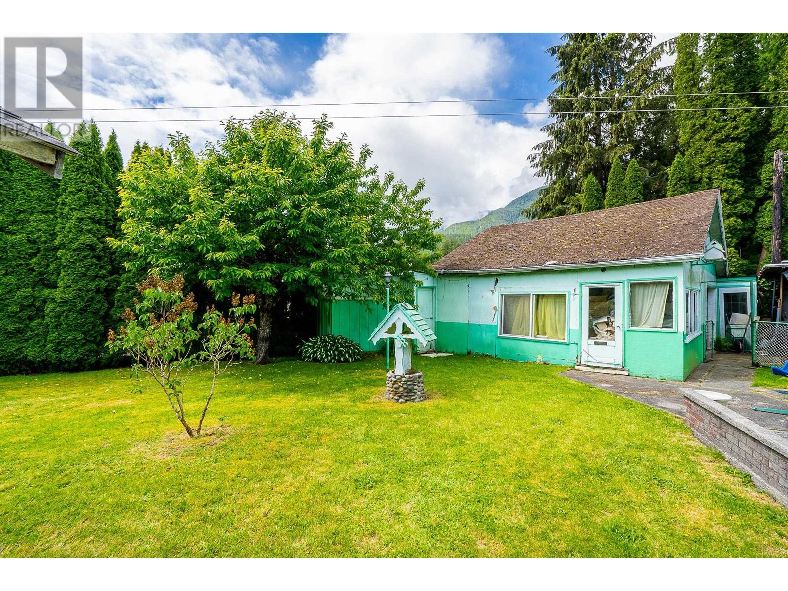 5 Bracken Parkway, Squamish, British Columbia  V0N 1H0 - Photo 3 - R2895317